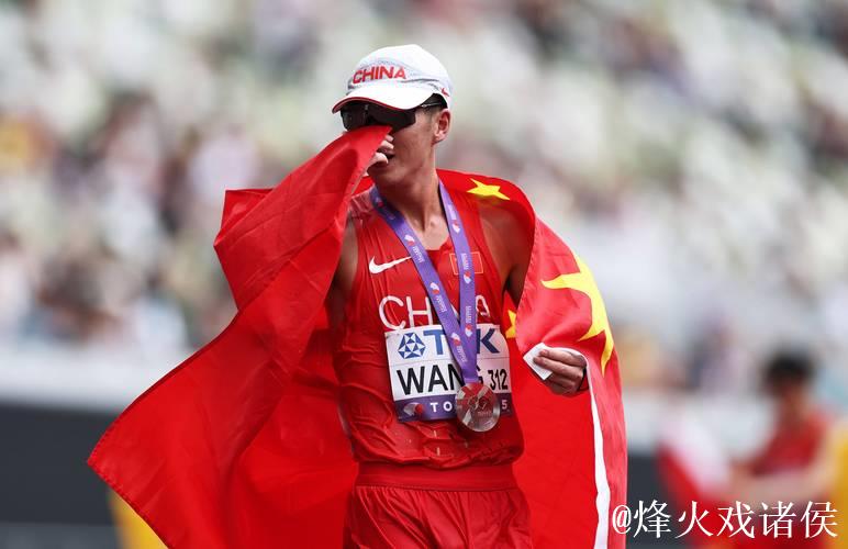 中国选手王朝朝田径世锦赛男子20公里竞走摘银 中国选手王朝朝田径世锦赛男子20公里竞走摘银