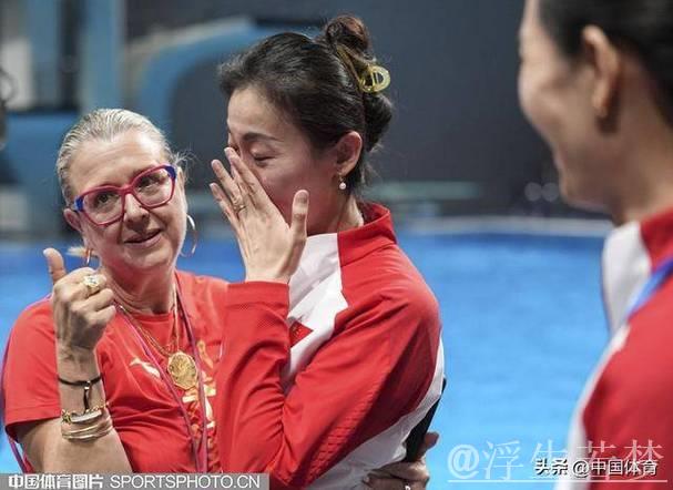 中国队花游世界杯总决赛摘三金,主教练激动流下热泪 中国队花游世界杯总决赛摘三金,主教练激动流下热泪